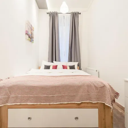 Venus - Almassy Park *