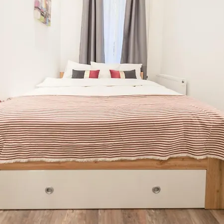 Venus - Almassy Park Apartman *