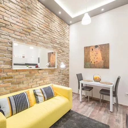 Venus - Almassy Park Apartment