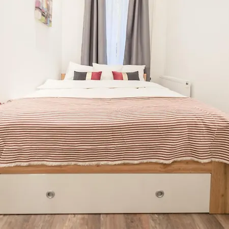 Venus - Almassy Park Apartment *