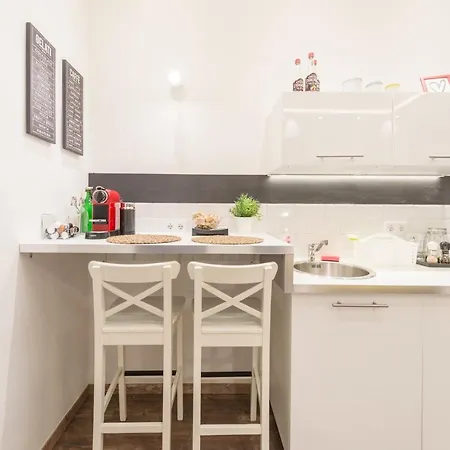 Venus - Almassy Park Apartment *
