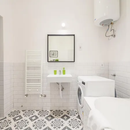 Venus - Almassy Park Boedapest